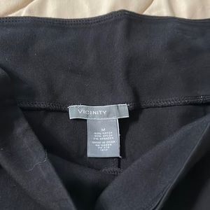 Legging in black with seams down front